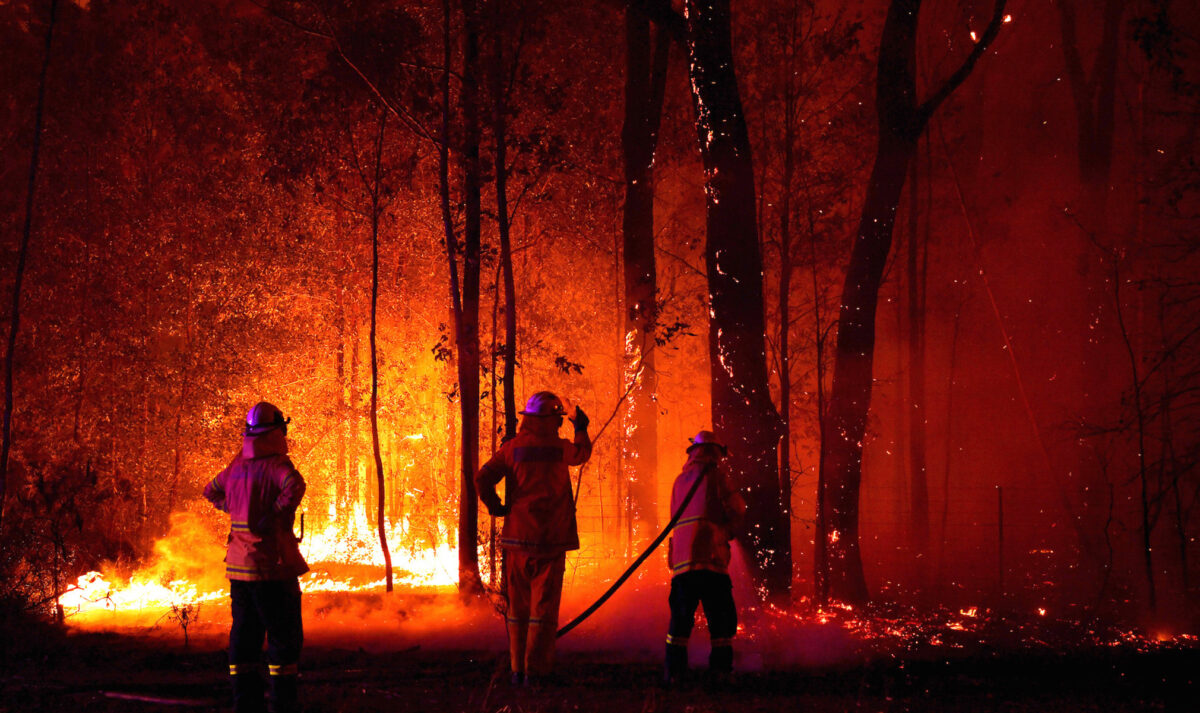 أستراليا..رجال الإطفاء يضاعفون الجهود للسيطرة على الحرائق