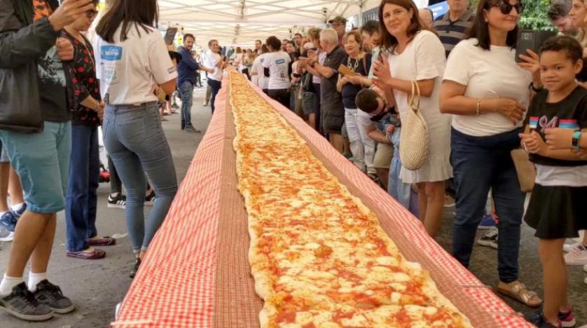 أستراليا..مطعم يقدم بيتزا بطول 103 أمتار لجمع تبرعات لخدمة إطفاء الحرائق