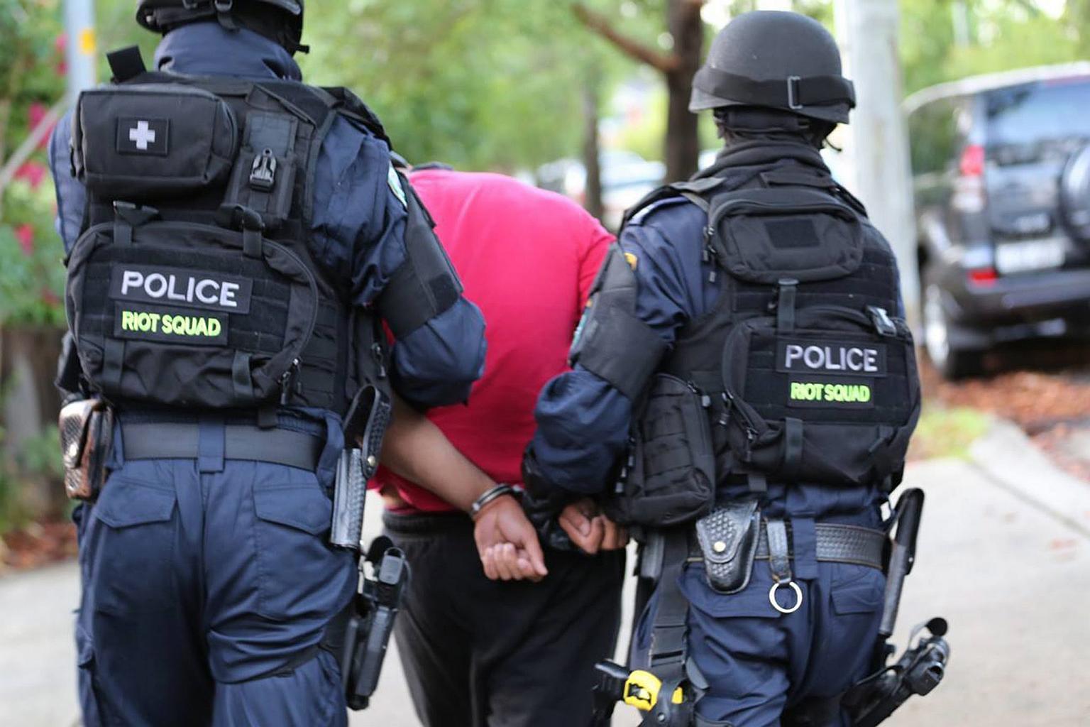 أستراليا تعتقل شابا أبدى اهتماماً بشن هجمات إرهابية