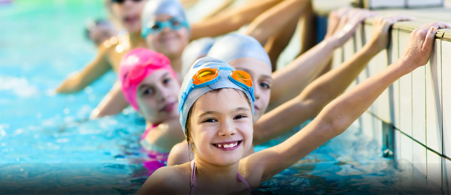 دراسة: ممارسة السباحة على وجه التحديد تحسّن من قدرة الأطفال على التعلم