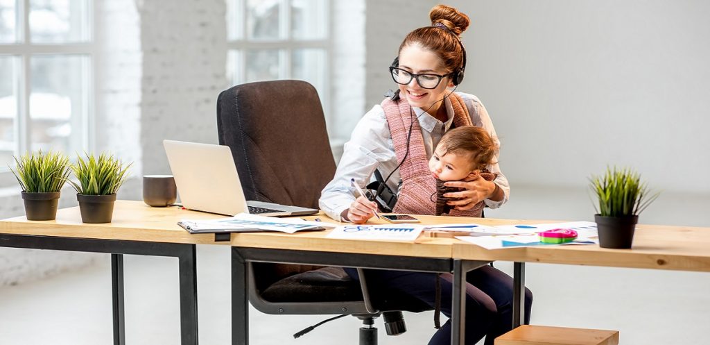 كيف تنجح الأم العاملة في تحقيق الموازنة بين العمل والأسرة؟