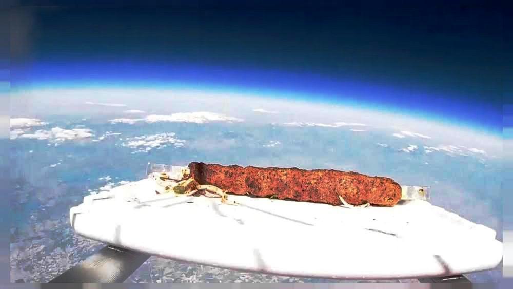 بطريقته الخاصة.. صاحب مطعم في تركيا يرسل وجبة كباب إلى الفضاء