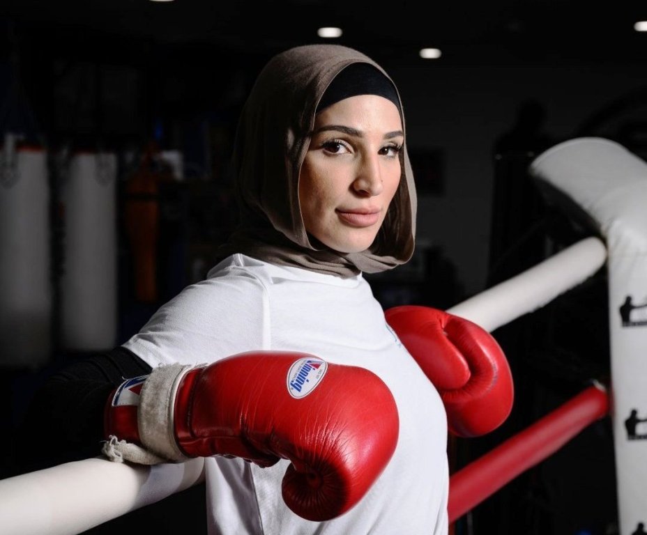 الملاكمة تينا رحيمي..أول مسلمة تمثّل أستراليا في بطولة الكومنولث العالمية