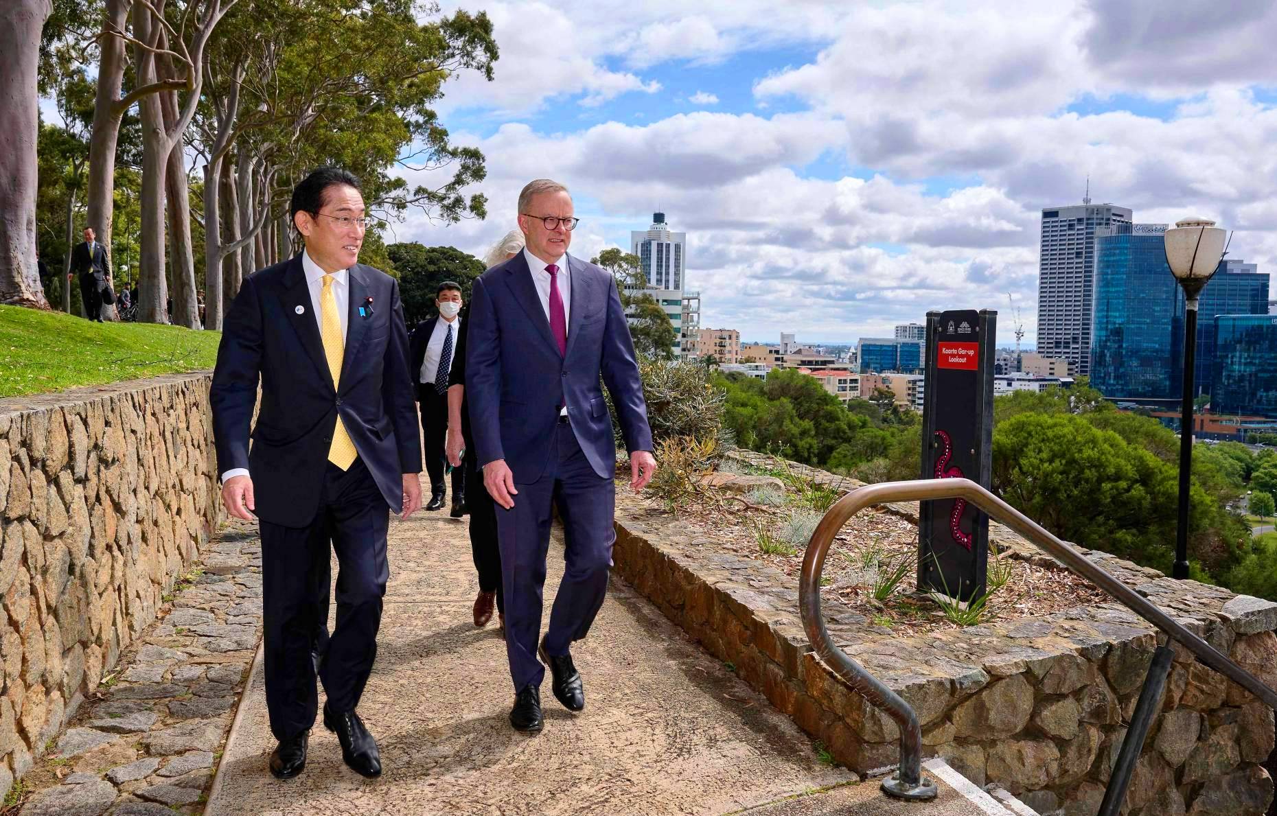 أستراليا واليابان يبرمان اتفاقاً أمنياً تاريخياً.. لمجابهة الصعود العسكري الصيني