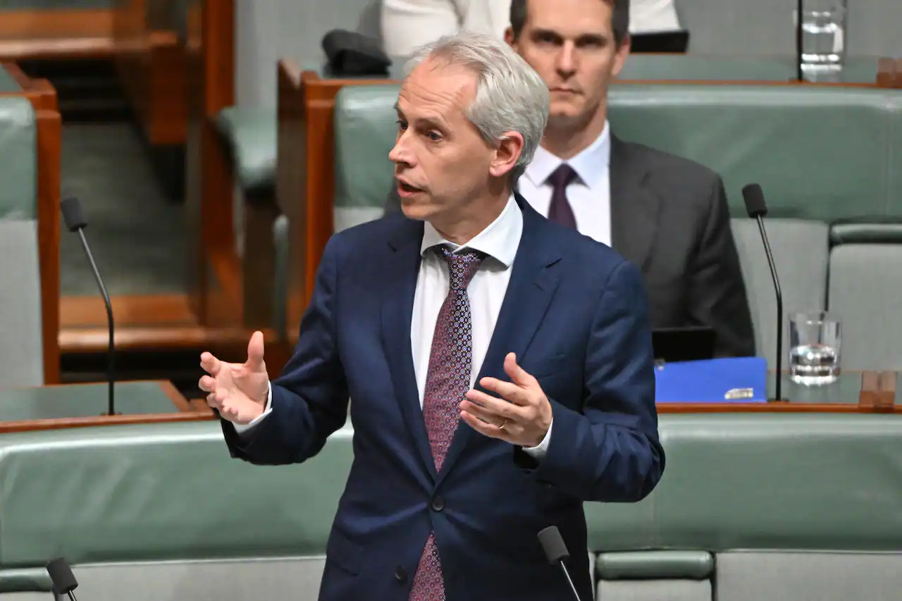 أستراليا.. وزير الهجرة في إجتماع مرتقب لمناقشة قضايا التأشيرات والنقص في العمال المهرة